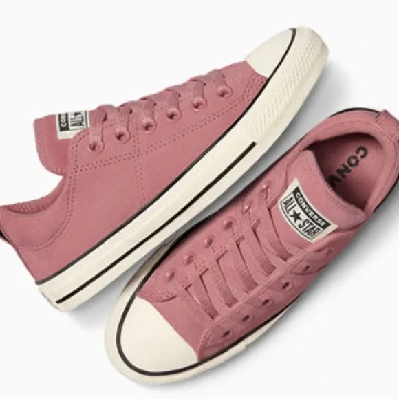 NEW IN BOX Converse Size 9 🖤 - Picture 14 of 14